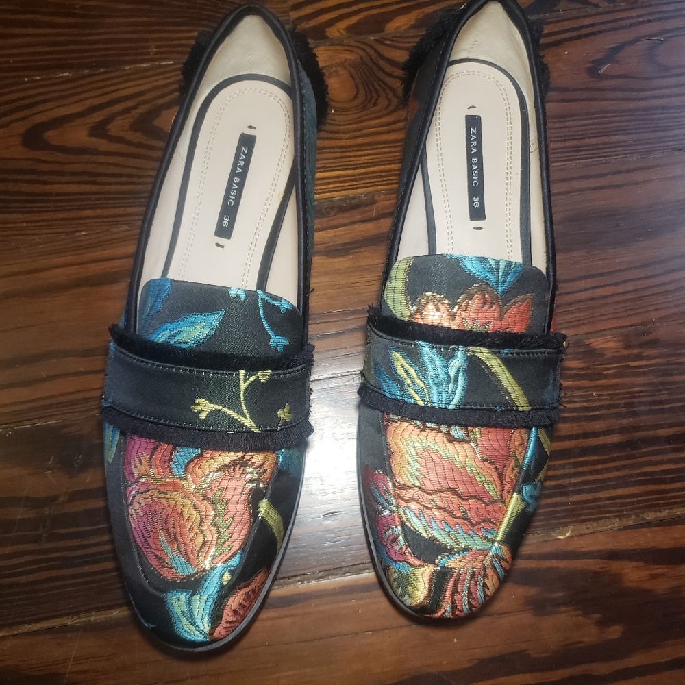Zara Basic Frayed Jacquard Floral Loafers
